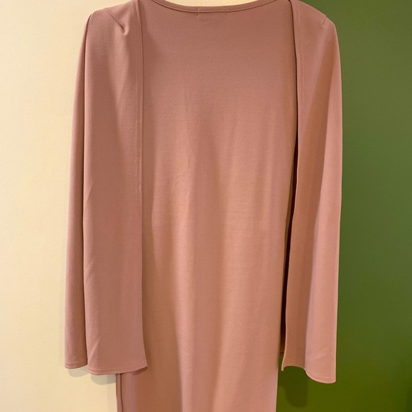 Dusty pink cape sleeve dress - Picture 3 of 5